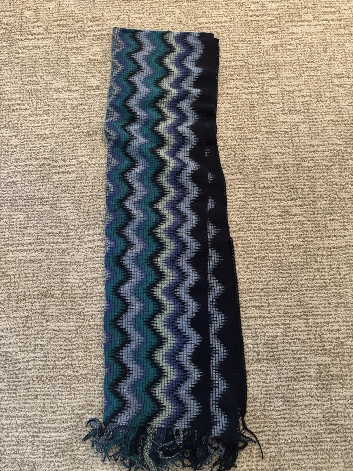 Preciosa bufanda de seda de lana Mission 17” X72” - azul marino, azul verdoso, blanco con plata Foto 3 de 4