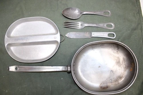 US Military Issue 1942 WW2 Metal Mess Kit Meat Can with Fork Knife an Spoon JM23