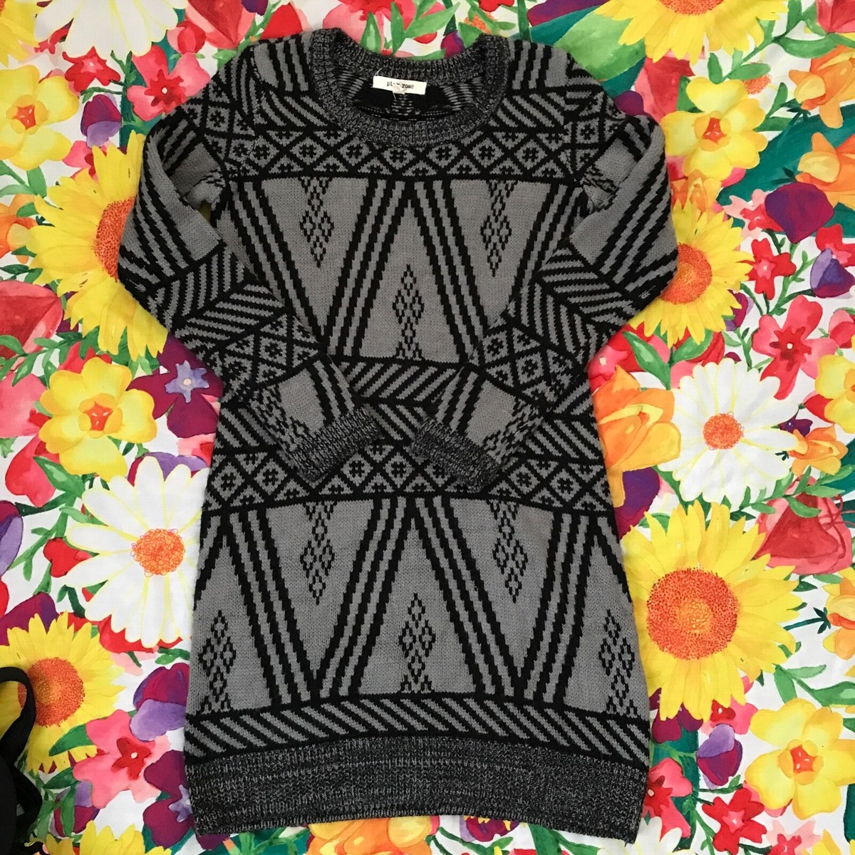 pink rose knit dress Gray Black Geometric Sweater L Womenʻs Aparrel