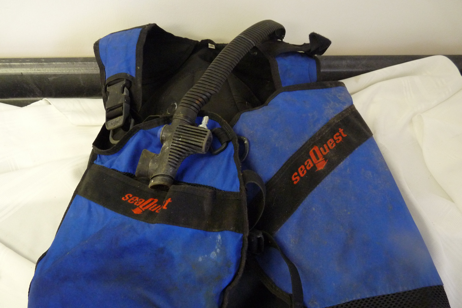 Scuba Diving Vest SeaQuest Quick Draw Weight Holster Medium w/Air