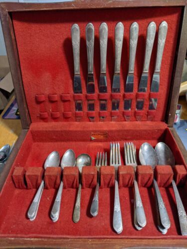 WM Rogers & Son Silverware Plated  Set Enchanted Rose pattern with case - 第 1/8 張圖片