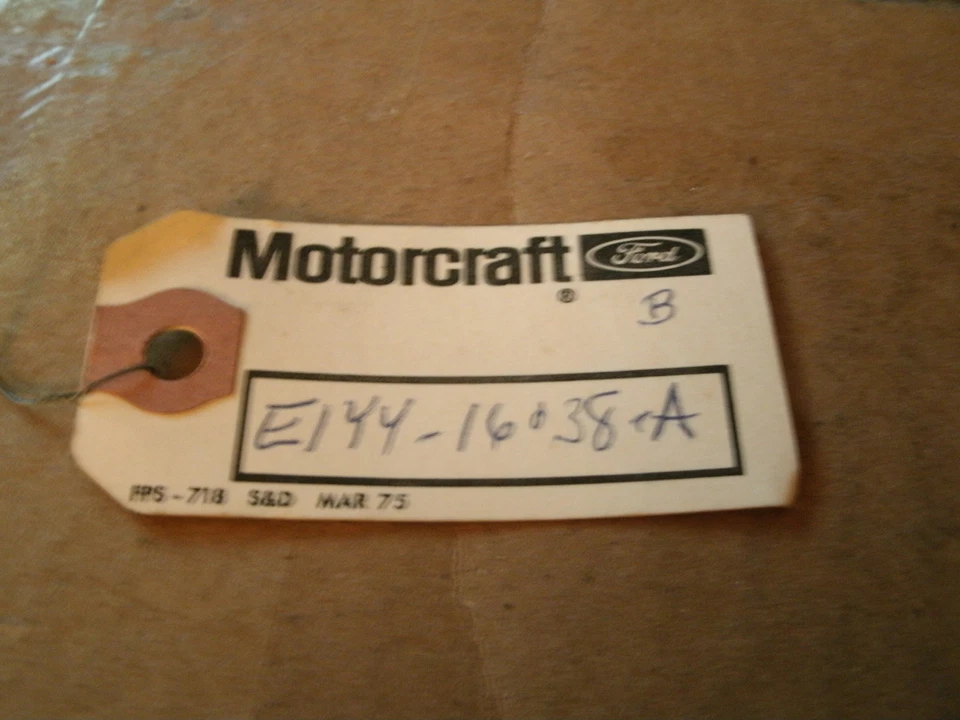 NOS 1981 82 83 MERCURY LYNX FRONT FENDER WHEEL LIP MOULDING RIGHT HAND Foto 2 de 2