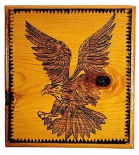 Placa de águila quemada de madera pirográfica