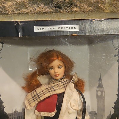 MATTEL - バーバリー　バービー リミテッド　エディシ Limited Edition Burberry Blue Label Barbie Doll - Red Coat