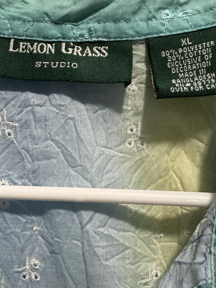 Blusa Lemon Grass Studio feminina floral azul amarela com material enrugado tamanho XL - Imagem 4 de 4