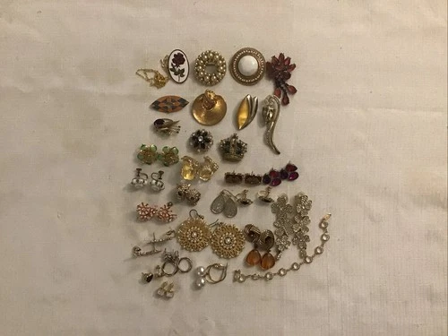 vintage gold tone costume jewelry lot, earrings and brooches