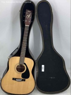 Yamaha FG 401 Musical Instrument 6 String Acoustic Guitar w/Case