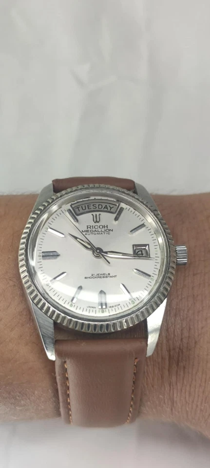 Reloj Automático Vintage Ricoh Medallion 21 Joyas Día-Fecha Acero Inoxidable Japón Foto 3 de 4
