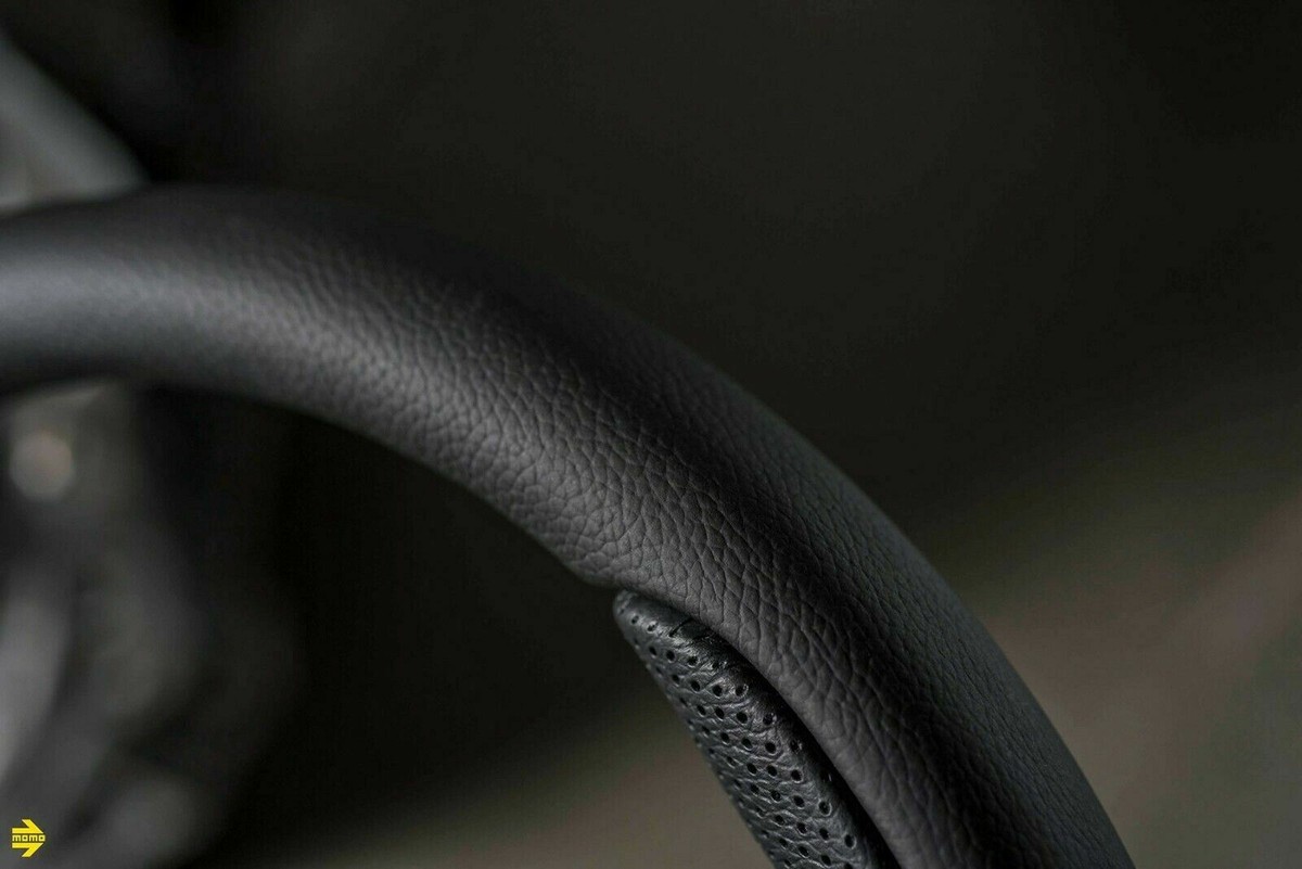 Volant MOMO Team 300 Mm - Cuir Noir - Design Sportif - Poignée Anatomique