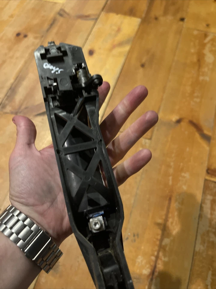 Chevrolet Traverse 2009 2017 puerta trasera exterior manija de puerta izquierda 15786207 OEM Foto 3 de 4