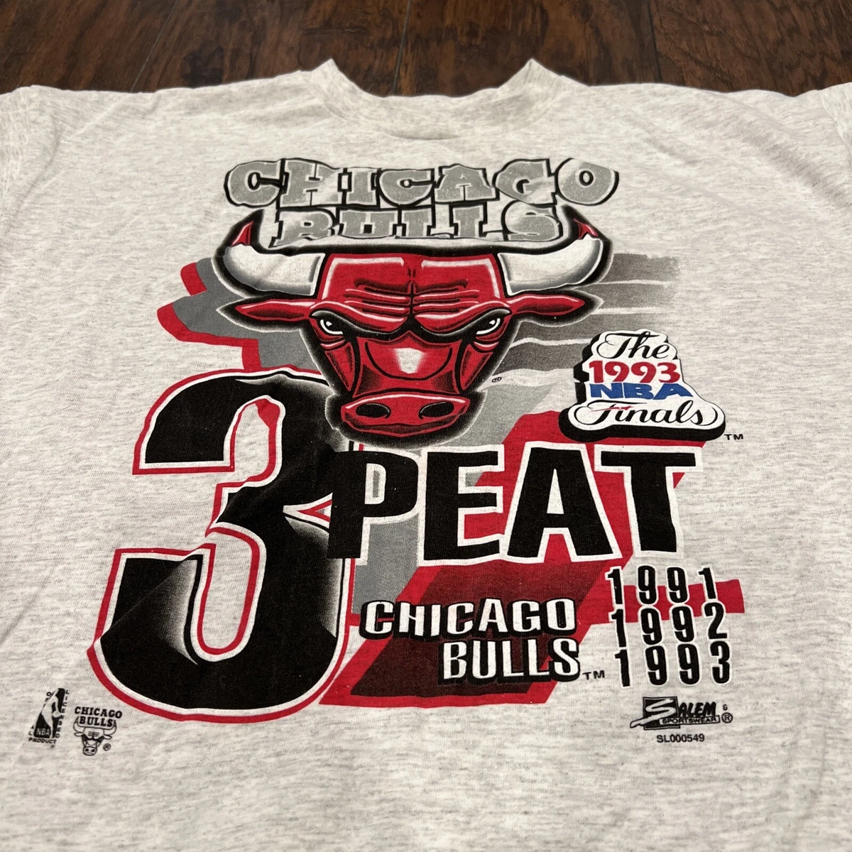 NEW Vintage Rare Chicago Bulls NBA Sports Salem Shirt Size Small