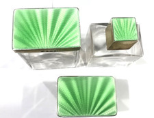 ART DECO STERLINGSILBER GRÜN Guilloche EMAILLE Duft FLASCHE & 2 TÖPFE GLÄSER 1933