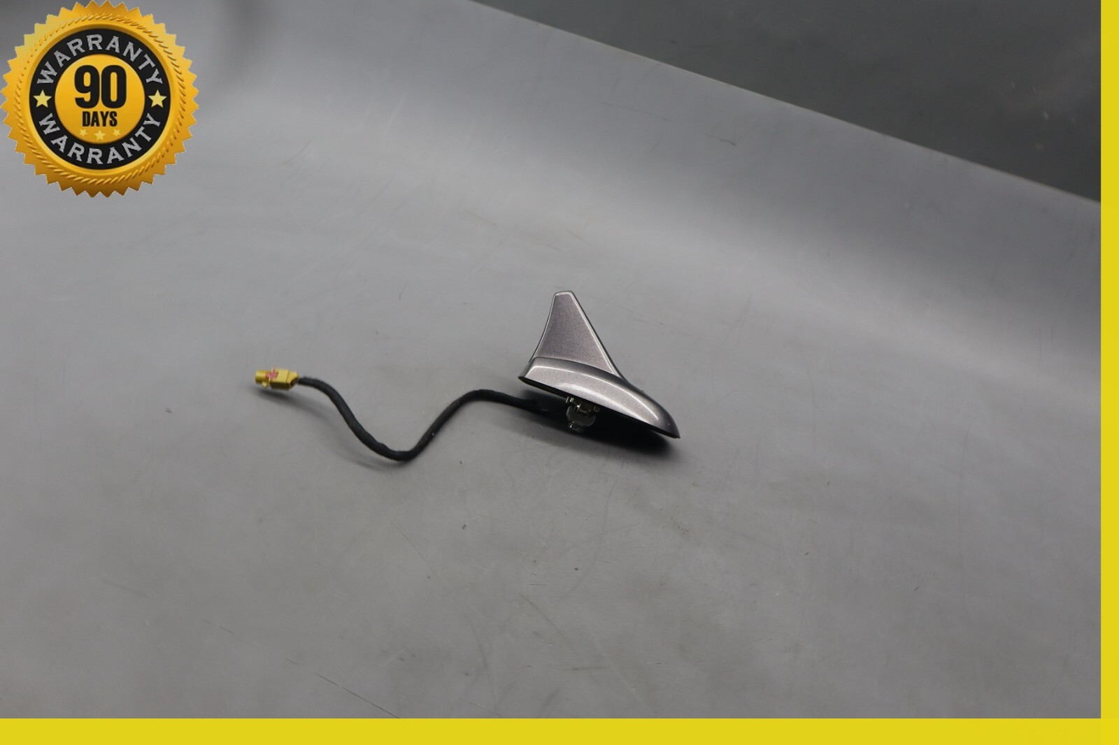 Maserati Ghibli 2014-2017 Antenna P/N 670025882