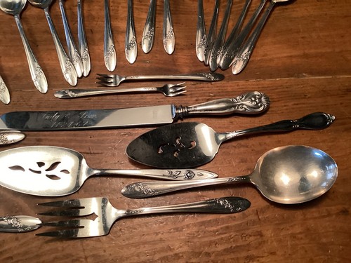84 Pc Set Plus Oneida Community QUEEN BESS Tudor Silver Plate Flatware W/ Chest - Picture 9 of 13