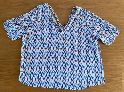 Fashion +++ blouse size 46 blue/white pattern +++