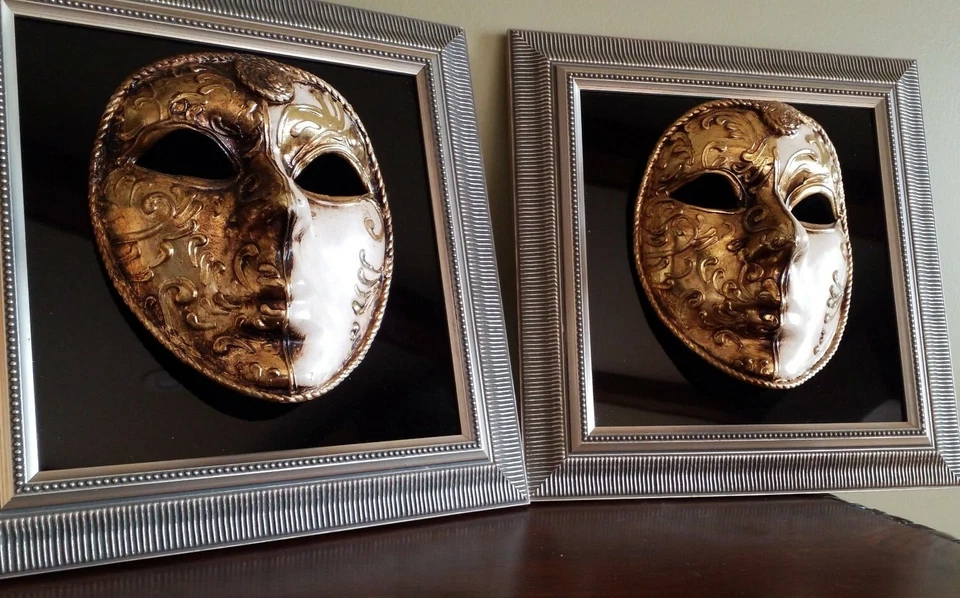 Inusual Par Flotante de Máscaras Venecianas Mascarada Decoración de Pared Rostros Dorado y Blanco Foto 2 de 4