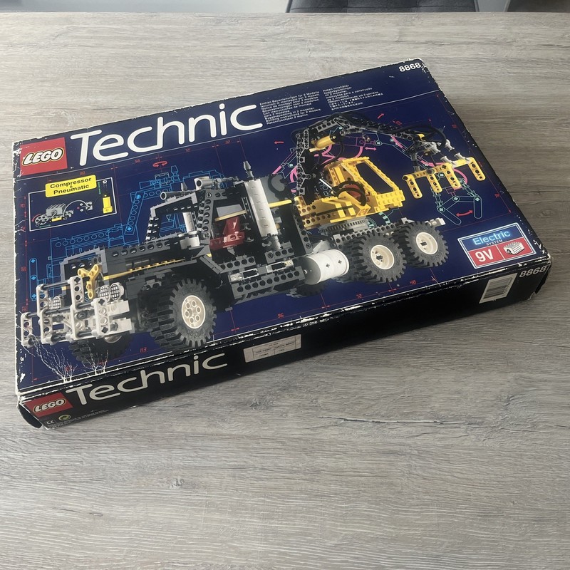 LEGO TECHNIC: Air Tech Claw Rig 8868 Boxed, instructions near complete 99.7%