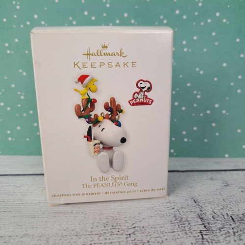 2012 Hallmark Keepsake Peanuts Gang Snoopy In the Spirit Christmas Ornament - Picture 10 of 15