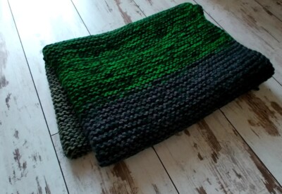 Нund gestrickte Babydecke, 1 Meter, quadratisch, grün/grau