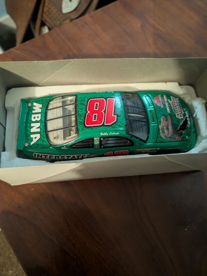 Bobby Labonte #18 2000 Interstate Batteries Pontiac 1:24 - Scale Stock Car - Image 3 of 4