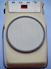 SONY VINTAGE TRANSISTOR RADIO TR610 WORKING PERFECTLY WITH LEATHER CASE MADE IN