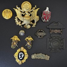 Group of American US Military & Veteran Insignia Badge / pin – Early 20th C