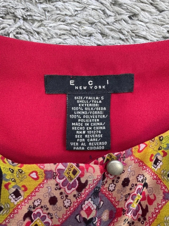 Top ECI New York Mujer Pequeño Rojo Seda Floral Artístico Boho Lagenlook Coqueta Túnica Foto 3 de 4