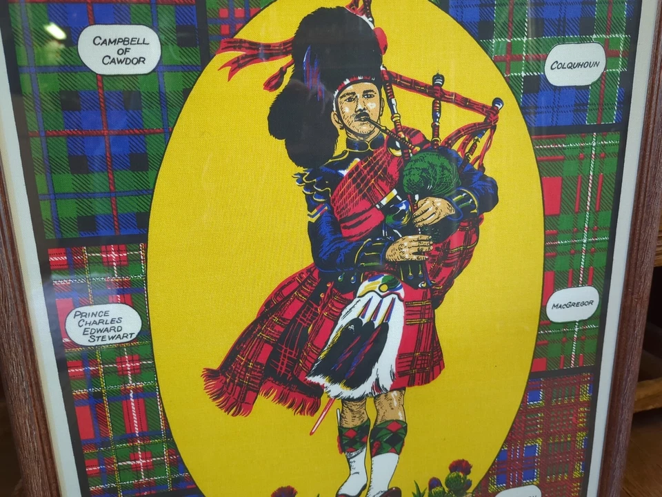 GRAN MARCO DE FOTOS DE MADERA MACIZA OSCURA DE COLECCIÓN GAITAS ESCOCESAS 28 X19,5 CLAN PRÍNCIPE Foto 4 de 4