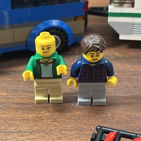 LEGO CITY SET # 60117 Van & Caravan Set W/Mini Figures, Box & Instructions 99%