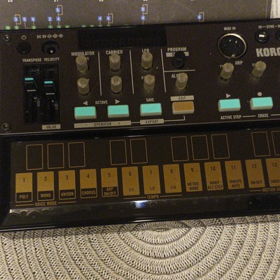 KORG volca fm Digital FM Synthesizer tragbar 16-Step Sequenzer MIDI In