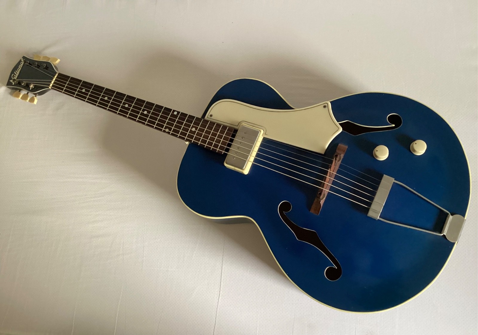 NATIONAL BLUE ARCHTOP GUITAR 1955 .. Valco Supro Airline Silvertone Gibson era ??