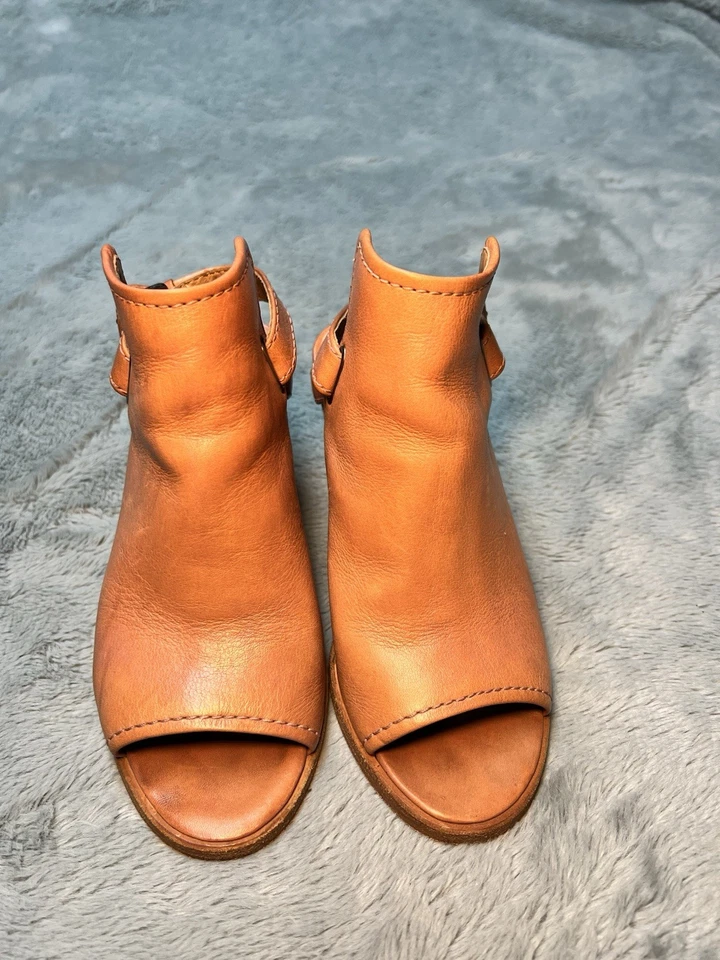 Arnés Frye Dani Peep Toe Slingback para mujer 6M cuero marrón ciudad salir Foto 2 de 4