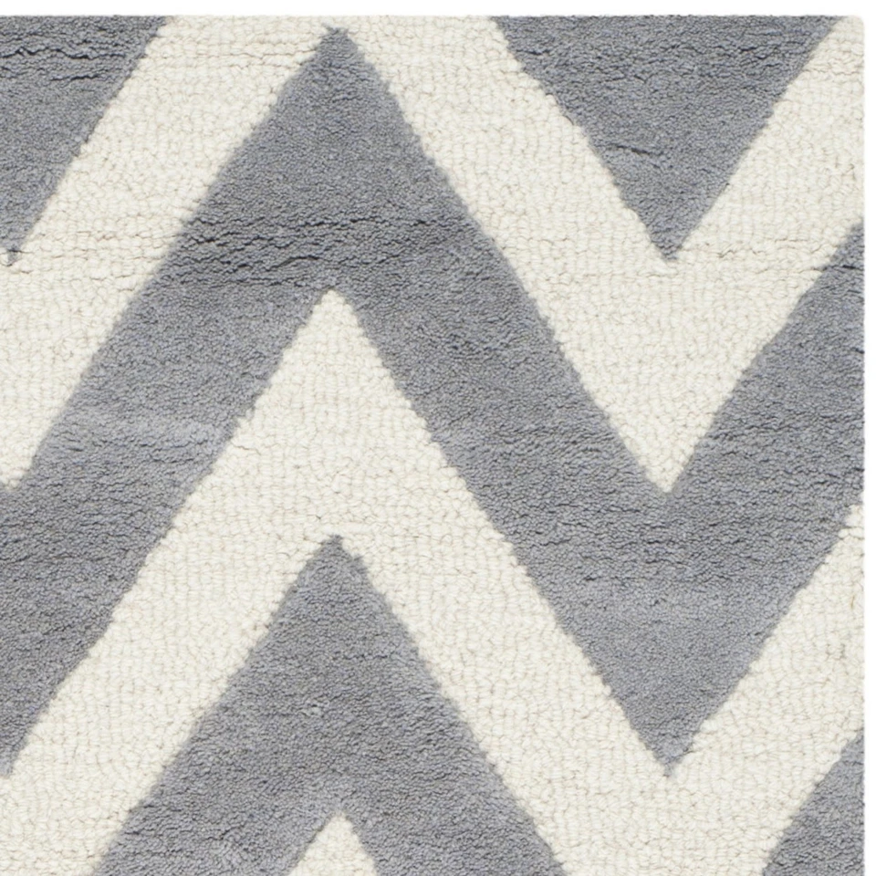 Safavieh Cambridge Collection CAM139D Handmade Silver Ivory Wool Area Rug 3'X 5' - Image 3 of 4