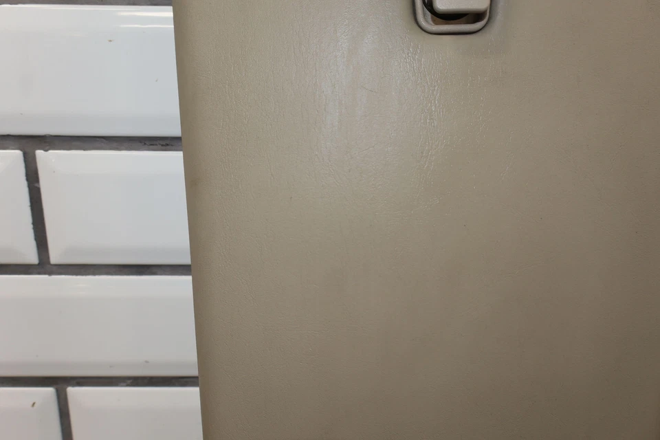 04-09 Cadillac XLR console de armazenamento traseiro cachoeira fabricante de equipamento original cubículo - Imagem 3 de 4