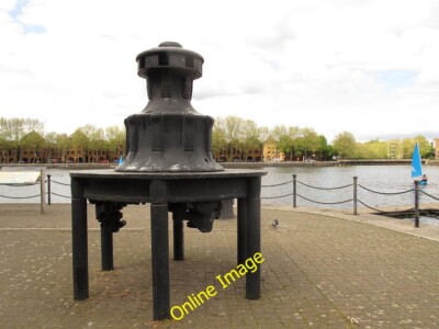 Photo 6x4 Disused capstan by Greenland Dock Poplar/TQ3780 An obsolete pi c2014