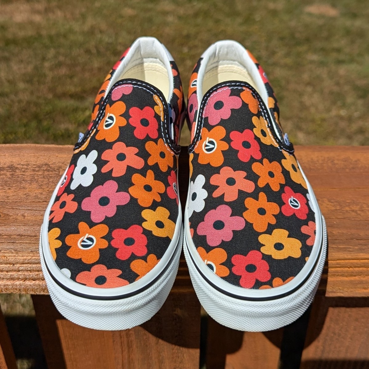 Vans Skate Shoes Black Floral Slip on Sz 6 Women Flowers 70s