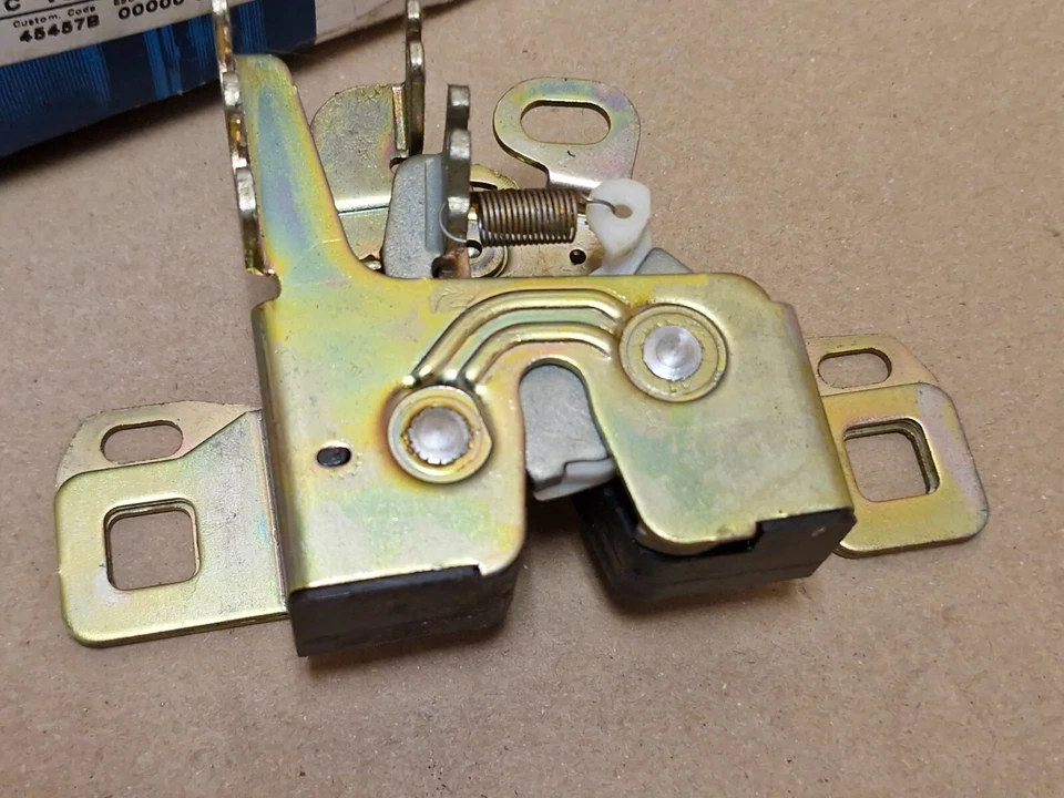 Ford Mondeo Mk1 Tailgate Boot Lock 1993-1996 6998776 Genuine NEW OEM - Image 4 of 4