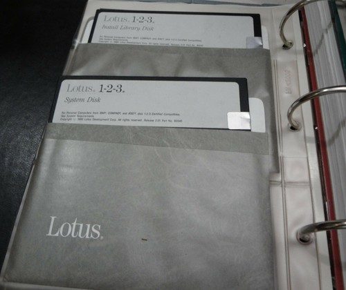 Lotus 123 Software Package Ver 2.01 with 5.25" Diskettes and Manuals VGC - Picture 7 of 11