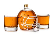 Football Whiskey Decanter Set – 750ml Helmet Decanter with 2 Glasses – Gifts ...