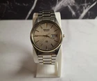 Seiko SQ Quartz 5Y23-8A11  Silver 33mm Day Date Men's Vintage Seiko Watch Japan