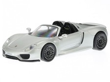 Porsche 918 Spyder 2013 silver diecast modelcar in showcase 1:43