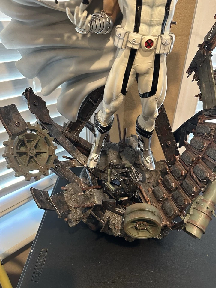 XM Studios Marvel X-Men White Magneto Exclusive 1/4 Scale Resin Statue limited - Image 4 of 4