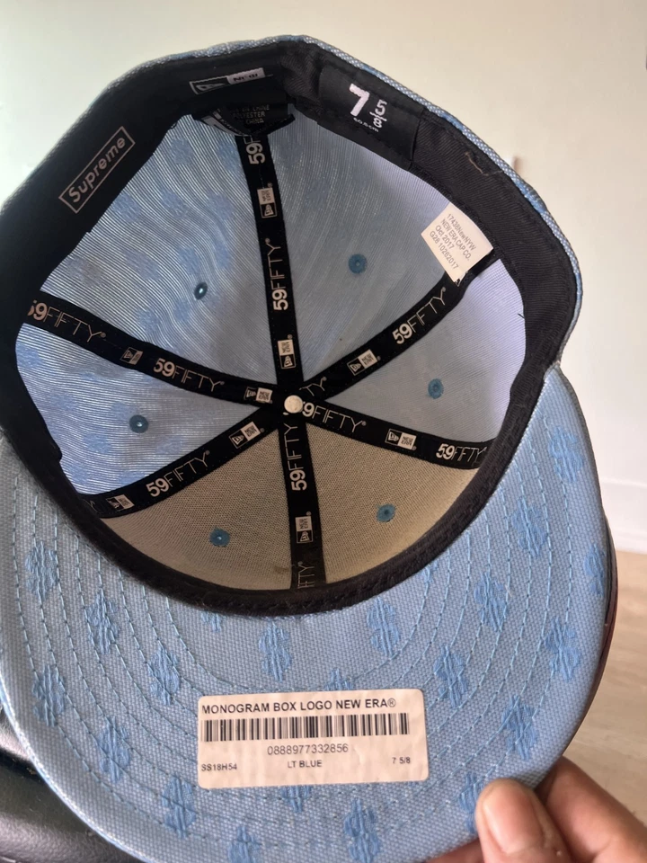 Logotipo de caja monograma Supreme Fitted 7 5/8 Foto 3 de 4
