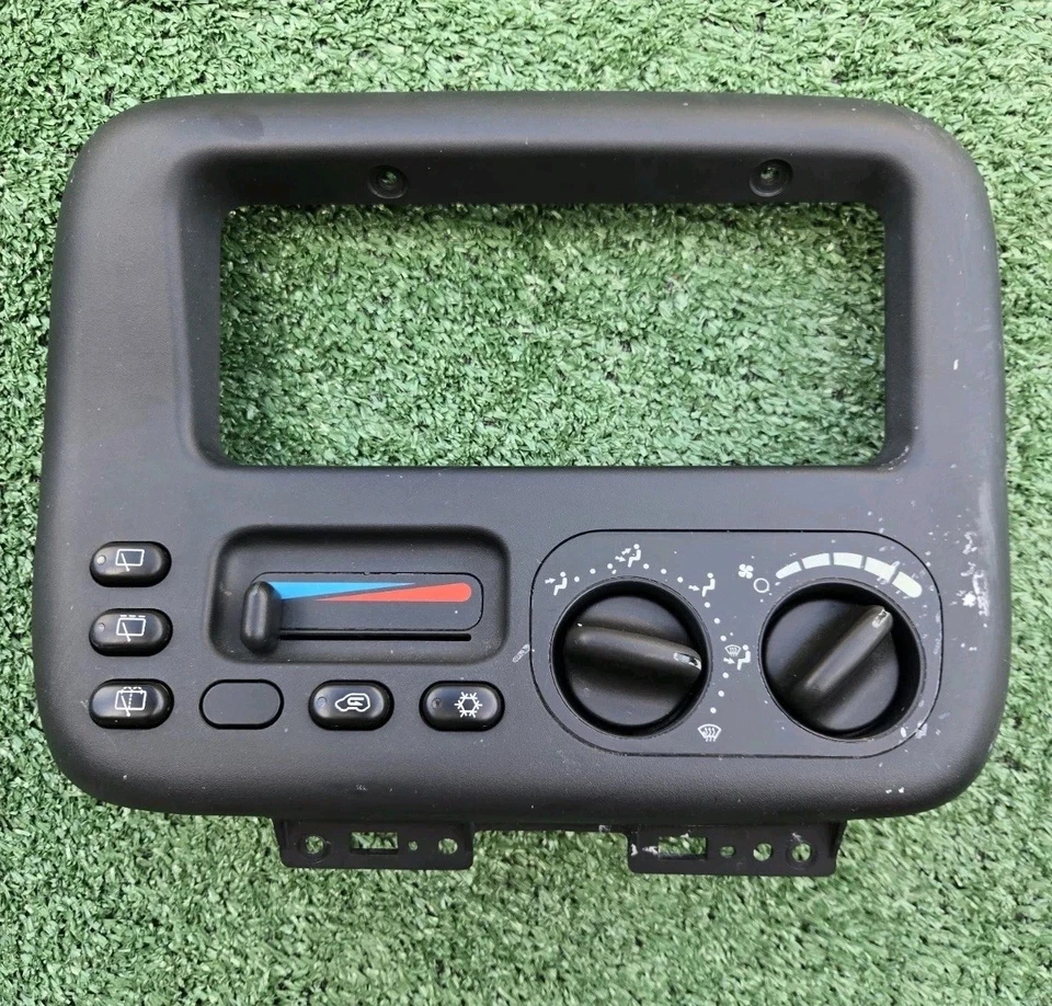 Panel de interruptor de control de clima de calefacción de aire acondicionado Dodge Caravan 96-00 OEM P04677981AB Foto 2 de 4
