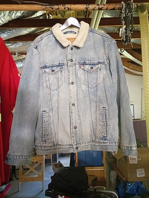 2XL Acid Wash Levi's Jean Jacket With Sherpa Lining