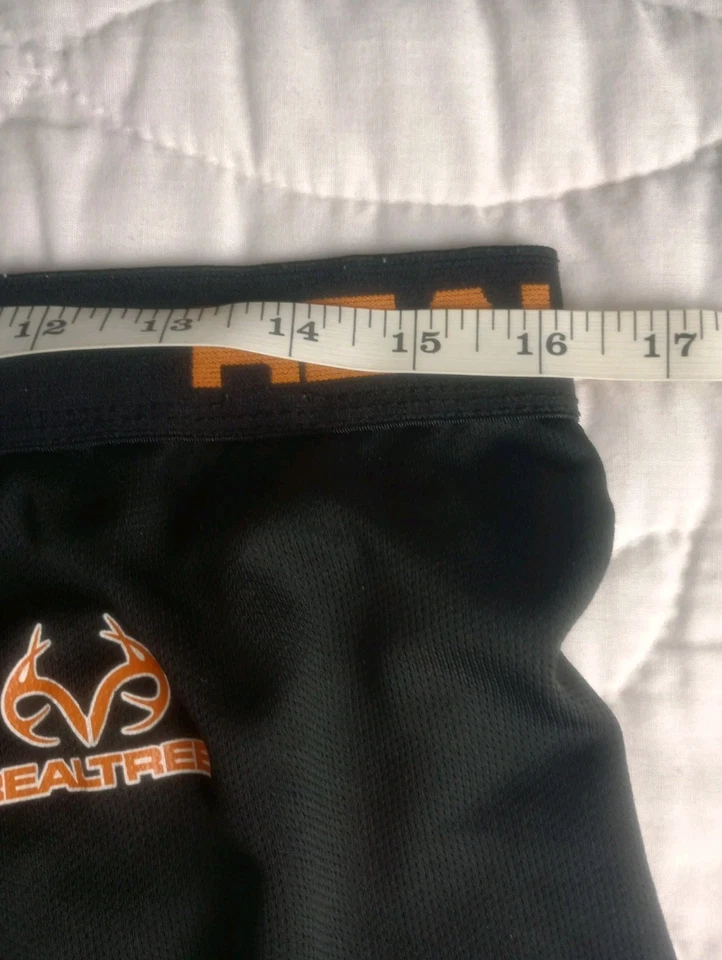 Parte inferior de capa base grande RealTree para hombre mosca abierta negra con logotipo naranja  Foto 4 de 4