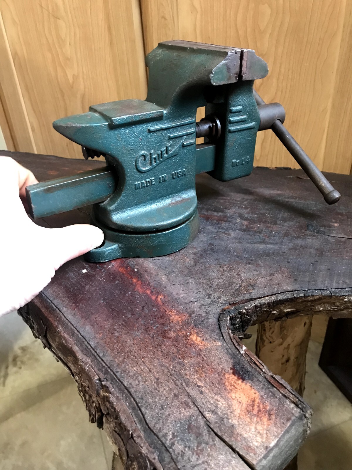 Vintage Chief L4 4” Bench Vise w/ Pipe Jaws & Anvil Swivel Base USA