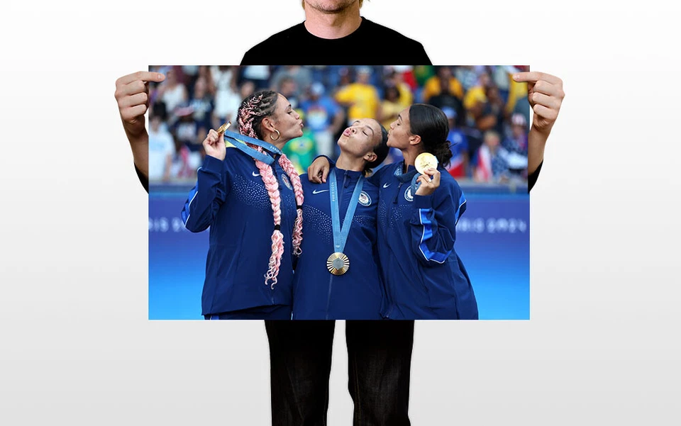 Champ Medalists Trinity Rodman Mallory Swanson 和 Sophia Smith - 海报 20x30 — 第 3/3 张图片