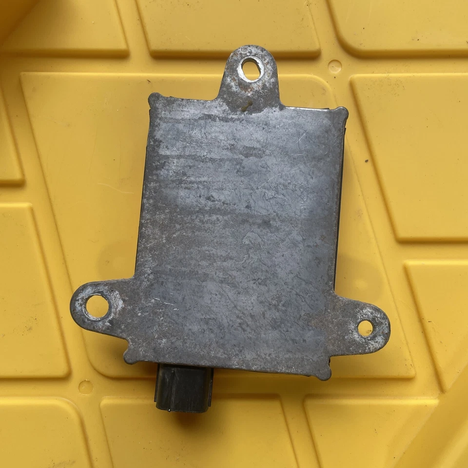 Módulo sensor punto ciego trasero Toyota Tundra 2014 2015 2016 2017 2018 OEM usado Foto 3 de 4