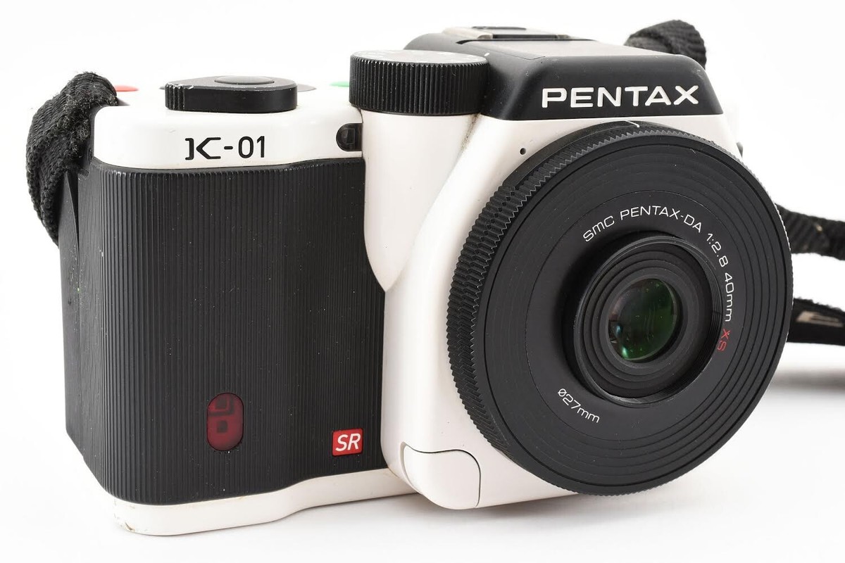 ★希少カラー★ PENTAX K-01 DA 40mm f2.8 PENTAX K-01 DSLR Camera w/ SMC PENTAX DA 40mm f/2.8 Lens